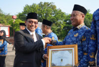 Ketua DPRD Kota Bekasi Sardi Efendi usai Sardi usai mengikuti upacara peringatan Otda di Plaza Kantor Wali Kota Bekasi, Senin (27/5/2026). (Jennus)