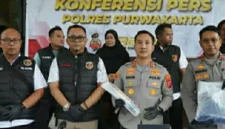 Kepala Polres Purwakarta, Ajun Komisaris Besar Polisi I Dewa Putu Gede Anom Danujaya, menyampaikan keterangan dalam konferensi pers di Purwakarta, Selasa (7/4/2026). (Dok Polres Purwakarta)