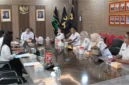 DPRD Kota Bekasi melakukan konsultasi intensif dengan Kementerian Hukum dan HAM wilayah Jawa Barat dalam rapat di Ruang Sahardjo, Rabu (22/4/2026). (Dok DPRD)