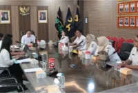 DPRD Kota Bekasi melakukan konsultasi intensif dengan Kementerian Hukum dan HAM wilayah Jawa Barat dalam rapat di Ruang Sahardjo, Rabu (22/4/2026). (Dok DPRD)