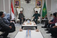 Menteri Agama Nasaruddin Umar saat menerima audiensi Direktur RS UIN, Syaifullah, di Kantor Kementerian Agama, Lapangan Banteng, Jakarta, Kamis (9/4/2026). (Humas Kemenag)