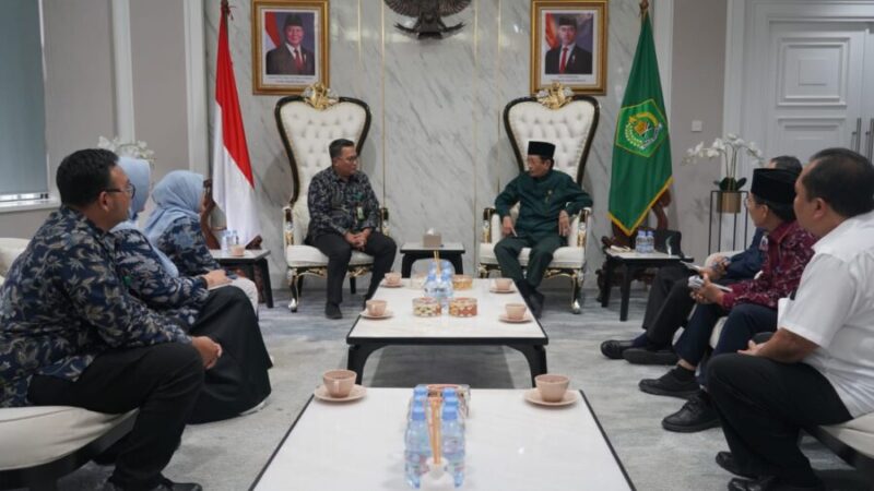 Menteri Agama Nasaruddin Umar saat menerima audiensi Direktur RS UIN, Syaifullah, di Kantor Kementerian Agama, Lapangan Banteng, Jakarta, Kamis (9/4/2026). (Humas Kemenag)