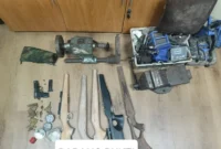 Polisi menyita sepucuk pistol jenis SIG Sauer P226 lengkap dengan magasin, satu sampel senjata laras panjang yang belum selesai, serta dua butir peluru kaliber 22. (Bareskrim)