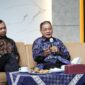 Rektor UMY didampingi Sekretaris Universitas saat memaparkan isu strategis PTN dan PTS kepada rekan media di UMY, Rabu (22/4/2026)