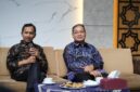 Sekretaris Universitas UMY, memberikan penjelasan mengenai UMY Awards 2026 kepada rekan media di UMY pada Rabu (22/4)