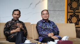 Sekretaris Universitas UMY, memberikan penjelasan mengenai UMY Awards 2026 kepada rekan media di UMY pada Rabu (22/4)
