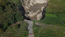 foto udara sinkhole di Desa Pondok Balik, Kecamatan Ketol, Kabupaten Aceh Tengah, Aceh. dok. Satgas PRR/PU BWS