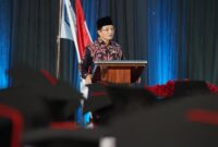 Menteri Agama Nasaruddin Umar menyampaikan sambutan pada Wisuda Nasional Guru Ngaji Alquran di Masjid Istiqlal, Jakarta, Sabtu (2/5/2026). (Humas Kemenag)