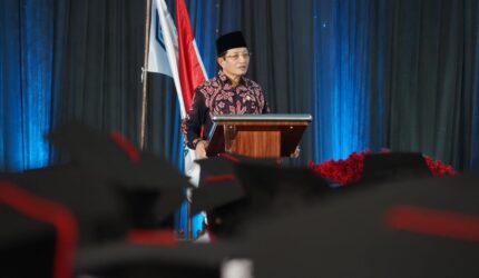 Menteri Agama Nasaruddin Umar menyampaikan sambutan pada Wisuda Nasional Guru Ngaji Alquran di Masjid Istiqlal, Jakarta, Sabtu (2/5/2026). (Humas Kemenag)
