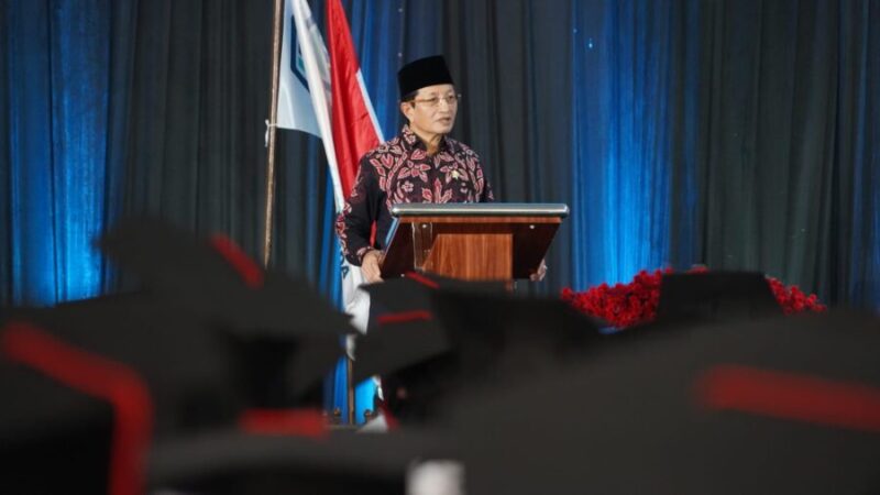 Menteri Agama Nasaruddin Umar menyampaikan sambutan pada Wisuda Nasional Guru Ngaji Alquran di Masjid Istiqlal, Jakarta, Sabtu (2/5/2026). (Humas Kemenag)
