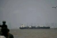 Beberapa kapal tanker melintas di Selat Hormuz. (Anadolu)