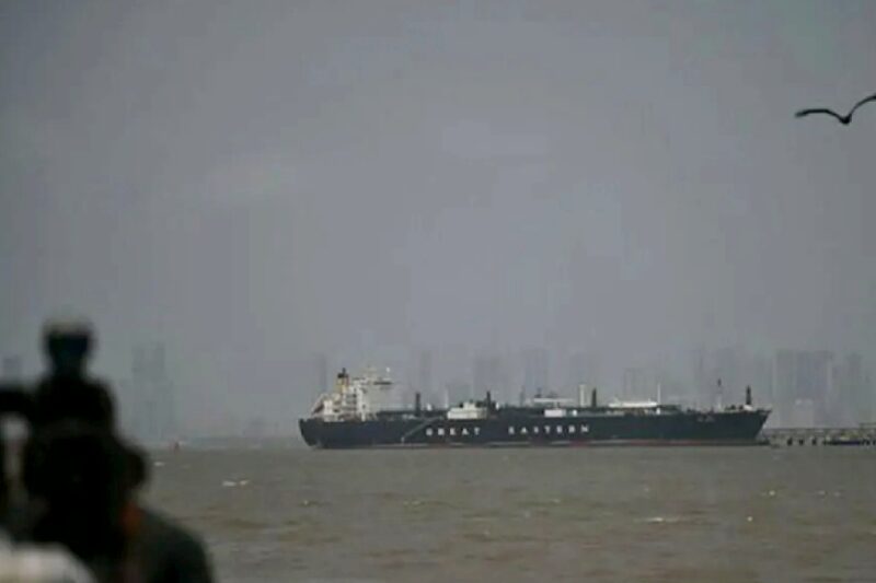 Beberapa kapal tanker melintas di Selat Hormuz. (Anadolu)
