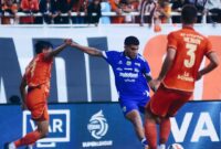 Persib Bandung menundukkan Persija Jakarta dengan skor 2-1 di Stadion Segiri, Samarinda, Minggu (10/5/2026). (Jennus)
