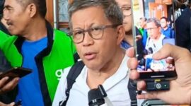 Akademisi Rocky Gerung menghadiri sidang kasus dugaan korupsi pengadaan Chromebook yang menjerat Nadiem Anwar Makarim di Pengadilan Tipikor Jakarta Pusat, Senin (11/5/2026). (Jennus)