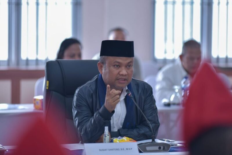 Juru bicara (jubir) Partai Gerindra, Sugiat Santoso, saat menyampaikan keterangan di Jakarta, Kamis (28/6/2026). (Jennus)