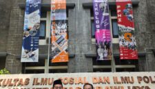 SOLID-Ketua IKASPS UNNES, Irjend Pol Dr Susilo Teguh R, M.Si (kaos putih pakai peci) & Ketua Ikatan Peneliti Lingkungan Binaan Indonesia, Dr Susilo Kusdiwanggo, ST. MT (kemeja hitam). (Foto Ist).