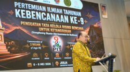 Asisten Deputi Pengurangan Risiko Bencana Kemenko PMK, Dr. Andre Notohamijoyo, M.S.M., saat menyampaikan pidato kunci dari Menko PMK, Prof. Dr. Pratikno, M.Soc.Sc., dalam kegiatan Pertemuan Ilmiah Kebencanaan ke-9 di UMY