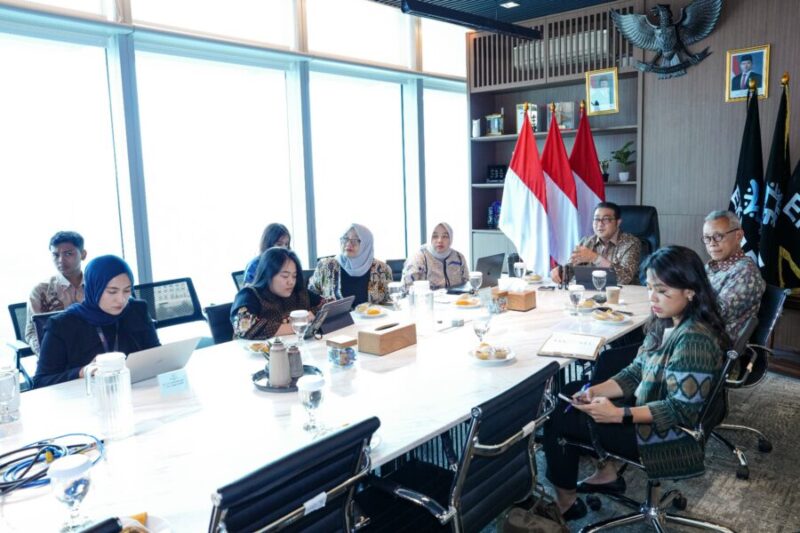 Menteri Ekonomi Kreatif, Teuku Riefky Harsya, menerima audiensi Duta Besar RI untuk Kerajaan Belgia terakreditasi Keharyapatihan Luksemburg dan Uni Eropa, Y.M. Andy Rachmianto, di Kantor Kementerian Ekraf, Jakarta, Jumat (8/5/2026).