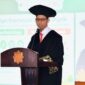 Guru Besar  Bidang Ilmu Pembangunan Pertanian Berkelanjutan UMY, Prof. Dr. Triyono, S.P., M.P., saat menyampaikan orasi ilmiahnya di UMY pada Sabtu (09/05/2026)