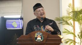 Komjen Pol. Prof. Dr. Cryshnanda Dwilaksana (Ketua Pusat Studi Ilmu Kepolisian).