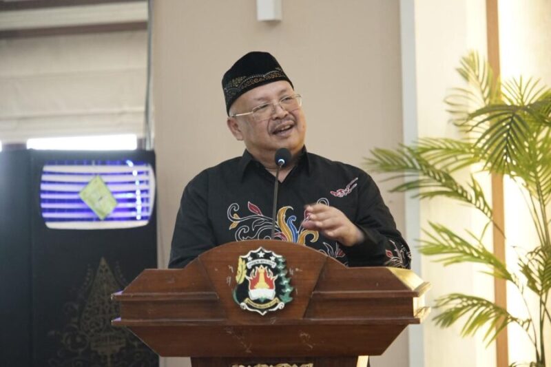 Komjen Pol. Prof. Dr. Cryshnanda Dwilaksana (Ketua Pusat Studi Ilmu Kepolisian).