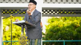 Rektor UMY saat menyampaikan khutbah Idul Adha di UMY