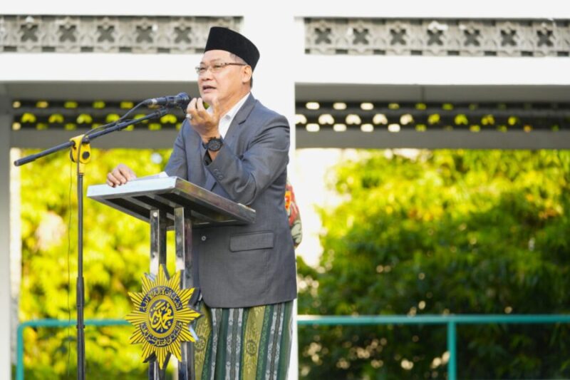Rektor UMY saat menyampaikan khutbah Idul Adha di UMY