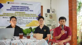 pendampingan penguatan Pokdarwis Semoyo oleh dosen IP UMY, Muhammad Eko Atmojo, S.IP., M.IP (berkaos merah)