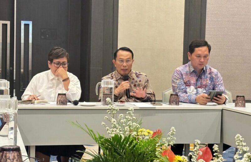 Direktur Pendidikan Tinggi Keagamaan Islam Kemenag Sahiron dan Direktur Diplomasi Publik Kementerian Luar Negeri Ani Nigeriawati. (Humas Kemenag)