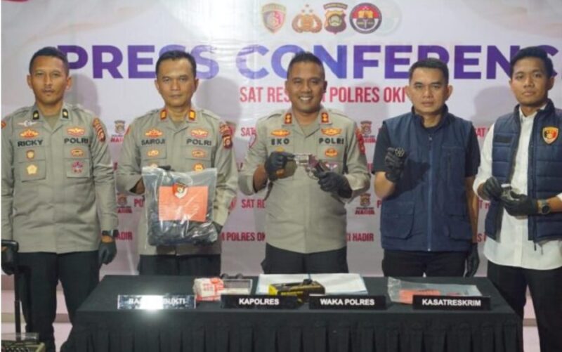 Kapolres OKI AKBP Eko Rubiyanto memberikan keterangan terkait pengungkapan kasus penembakan yang menewaskan remaja 18 tahun di Kecamatan Mesuji. (Istimewa)