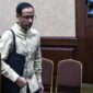 Terdakwa Nadiem Makarim saat memasuki ruang sidang Pengadilan Tindak Pidana Korupsi pada Pengadilan Negeri Jakarta Pusat. (Jennus)