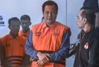 KPK menduga Bupati Muara Enim Edison menerima jatah 5 persen dari setiap setoran rekanan kepada sejumlah pihak di lingkungan Pemerintah Kabupaten Muara Enim. (Jennus)