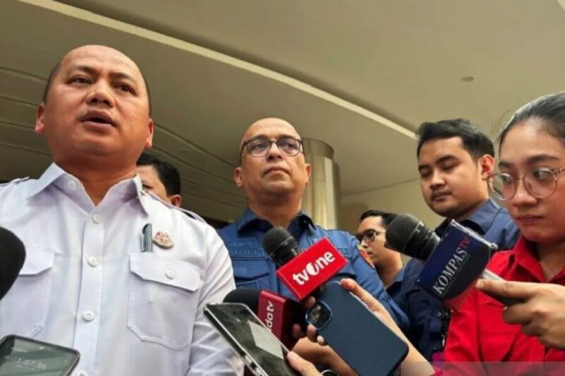 Direktur Penyidikan Jaksa Agung Muda Tindak Pidana Khusus (Jampidsus) Syarief Sulaeman Nahdi mengumumkan penetapan Yusuf Asep Somantri sebagai tersangka keempat kasus dapur MBG di Gedung Bundar Kejaksaan Agung, Kamis. (Jennus)