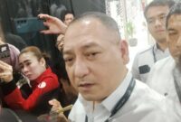 Kuasa hukum Sony Sonjaya, Krisna Murti, memberikan keyerangan usai mendampingi kliennya menjalani pemeriksaan sebagai tersangka oleh penyidik Jaksa Agung di Jakarta, Kamis (18/6/2026). (Antara Foto)
