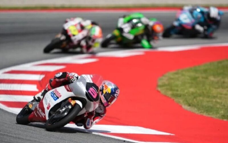 Veda Ega Pratama akan mengawali balapan di Moto3 Grand Prix Ceko 2026 dari posisi kedelapan. (Honda Racing)