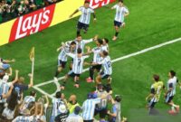 Lionel Messi bersama rekan setim merayakan gol kemenangan Argentina atas Austria pada laga kedua Grup J Piala Dunia 2026 di Stadion Dallas, Arlington, Amerika Serikat, Selasa (23/6/2026) dini hari WIB. (Reuters)