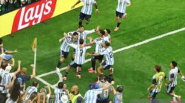 Lionel Messi bersama rekan setim merayakan gol kemenangan Argentina atas Austria pada laga kedua Grup J Piala Dunia 2026 di Stadion Dallas, Arlington, Amerika Serikat, Selasa (23/6/2026) dini hari WIB. (Reuters)