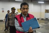 Ketua Ombudsman Hery Susanto berjalan menuju ruang sidang di Pengadilan Tindak Pidana Korupsi pada Pengadilan Negeri Jakarta Pusat, Kamis (25/6/2026). (Jennus)