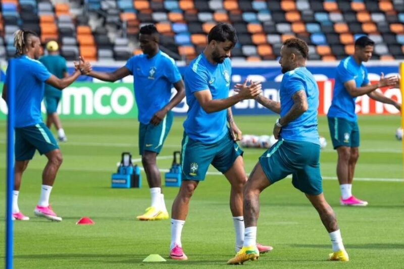Pesepak bola Brasil Neymar Jr mengikuti sesi latihan Piala Dunia FIFA 2026 di Houston, Amerika Serikat, Minggu (28/6/2026). Timnas Brasil akan menghadapi Jepang di babak 32 besar Piala Dunia 2026 yang digelar di Stadion Houston, Selasa (30/6) dini hari WIB. (Xinhua/Li Ming)