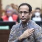 Mantan Menteri Pendidikan, Kebudayaan, Riset, dan Teknologi periode 2019-2024, Nadiem Anwar Makarim, saat mendengarkan keputusan yang dibacakanbmajelis hakim. (Jennus)