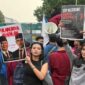 Aksi mahasiswa dari berbagai perguruan tinggi swasta menyuarakan serangkaian tuntutan kepada pemerintah. (BBC)