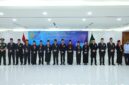 Sekretaris Mahkamah Agung Republik Indonesia (MA RI) Sugiyanto bersama 16 pejabat administrator di lingkungan MA yang selesai dilantik dan diambil sumpah di lantai 2 Gedung MA, Jakarta, Selasa (23/6/2026). (Jennus/MA)