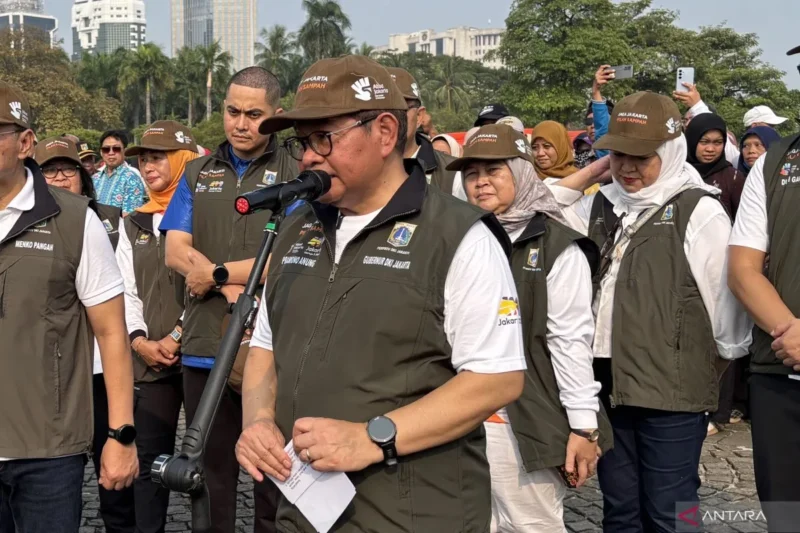 Gubernur DKI Jakarta Pramono Anung saat memberikan keterangan di Jakarta, Minggu (21/6/2026). (Antara Foto)