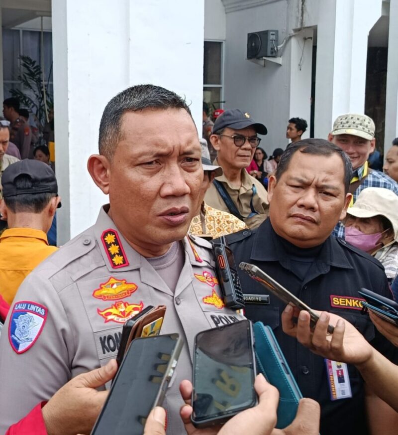 Direktur Lalu Lintas Polda Metro Jaya, Kombes Pol Komarudin, memberikan keterangan di Jakarta. (Jennus)