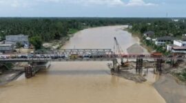 Pembangunan Jembatan Krueng Tingkeum di Kecamatan Kutablang, Kabupaten Bireuen, Aceh. dok. Satgas PRR/Kementerian PU