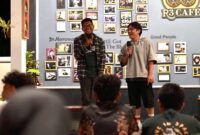 Chairul Mukmin juara pertama SUCI musim ke-12 saat melakukan open mic bersama komunitas Stand Up UMY di R3 Cafe, Kasihan, Bantul