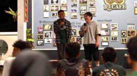 Chairul Mukmin juara pertama SUCI musim ke-12 saat melakukan open mic bersama komunitas Stand Up UMY di R3 Cafe, Kasihan, Bantul