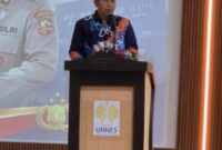 SAMBUTAN-Kepala Satuan Tugas Pusat Studi Kepolisian dan Ketua Ikatan Alumni Sekolah Pascasarjana (SPs) UNNES, Irjen Pol. Dr. Susilo Teguh Raharjo, M.Si, saat memberikan sambutan. (Foto Ist).