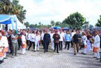 Gubernur Sumsel H. Herman Deru bersama Jamintel Kejagung RI didampingi panitia dan tokoh adat saat tiba di lokasi acara, disambut hangat