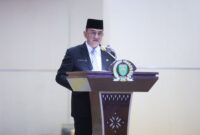 Sekda Sumsel Edward Candra menyampaikan pidato penjelasan eksekutif di podium ruang sidang utama DPRD Provinsi Sumsel terkait laporan pertanggungjawaban pelaksanaan APBD Tahun Anggaran 2025.